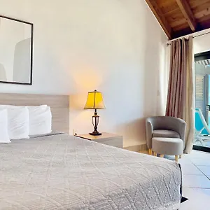  Apartment Sapphire Beachfront Renovated 1200 Sf! - Free Wi-fi